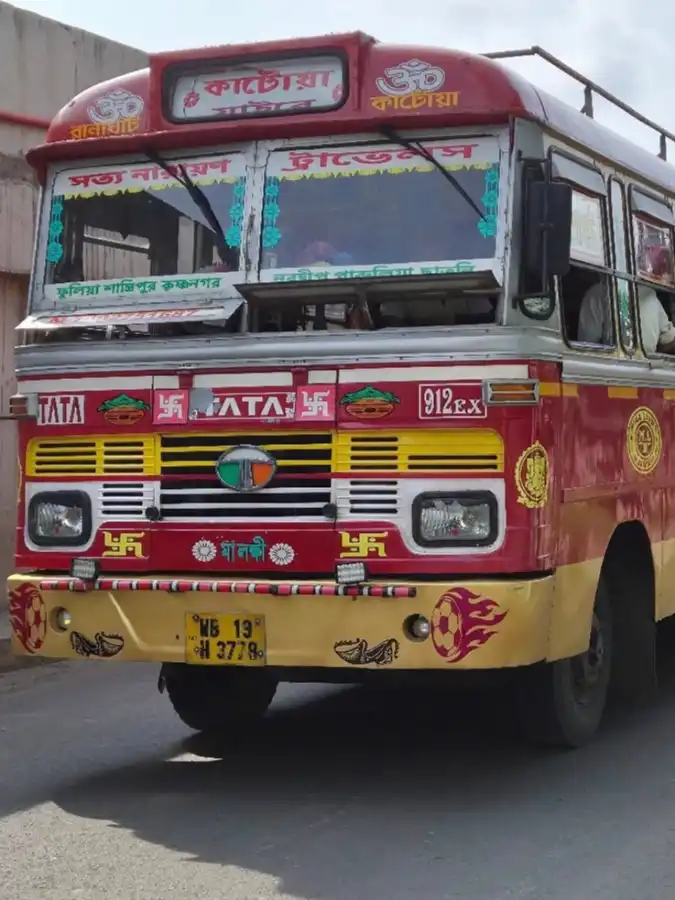 MAA LAXMI bus WB19H3778