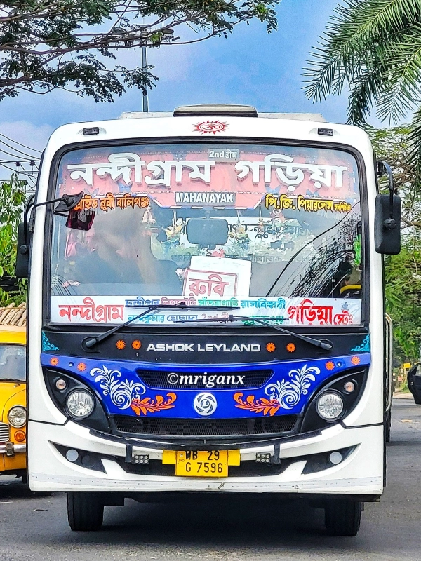 MAHANAYAK bus WB29G7596
