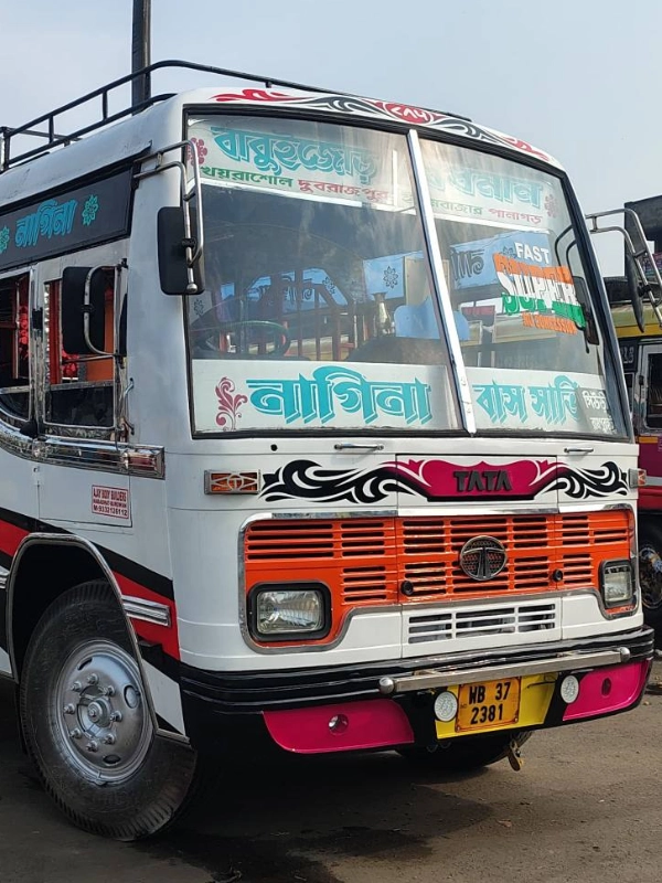 NAGINA bus WB372381