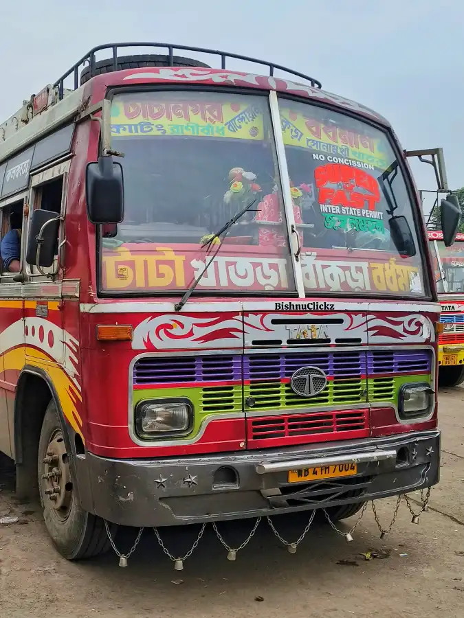 PRATIKSHA bus WB41H7004