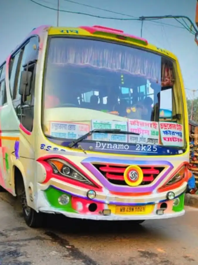 JANAKI bus WB49N1043