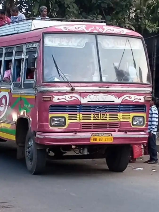 MAA PARAMESWARI bus WB673983