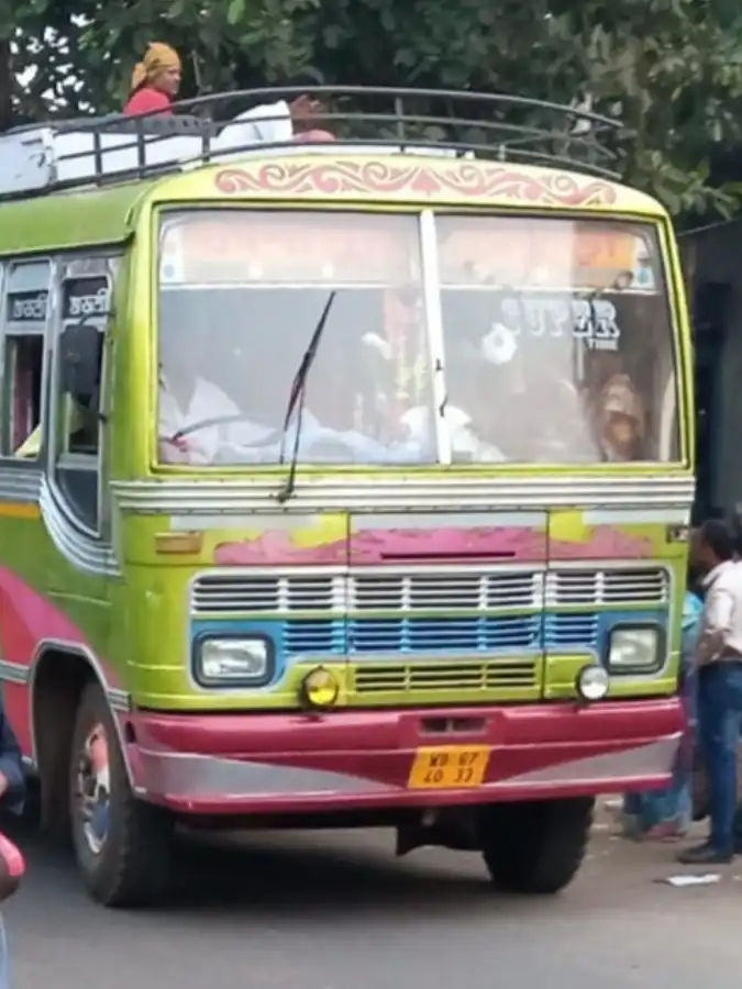 SUBHASREE bus WB674033