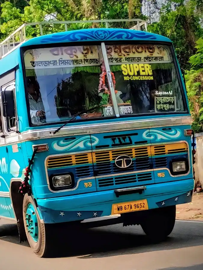 NILKANTHA bus WB67A9652